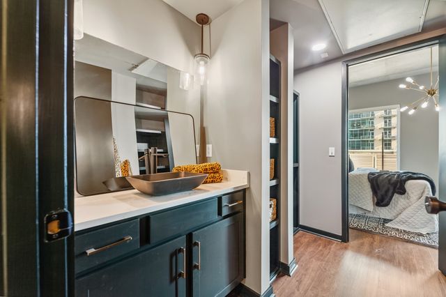 600 12th Ave S Apt 902, Nashville, TN 37203