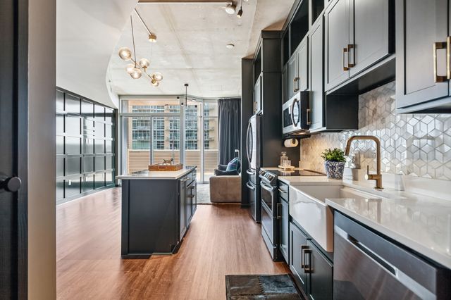 600 12th Ave S Apt 902, Nashville, TN 37203