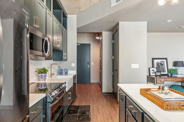 600 12th Ave S Apt 902, Nashville, TN 37203