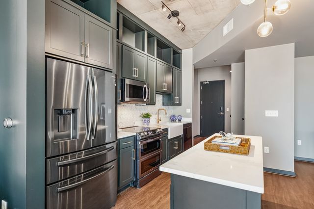 600 12th Ave S Apt 902, Nashville, TN 37203