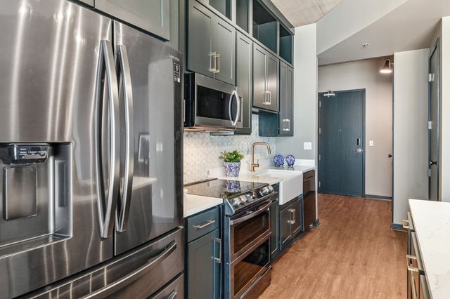 600 12th Ave S Apt 902, Nashville, TN 37203