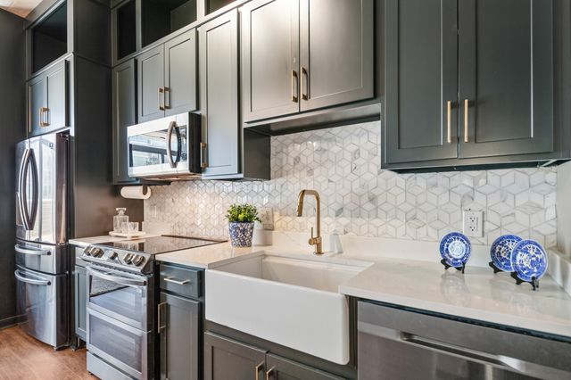 600 12th Ave S Apt 902, Nashville, TN 37203