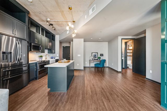 600 12th Ave S Apt 902, Nashville, TN 37203