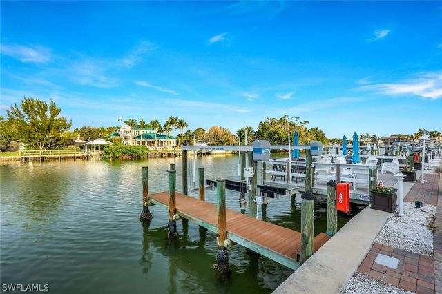 1950 Gulf Shore BLVD N 104, Naples, FL 34102