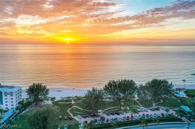 1950 Gulf Shore BLVD N 104, Naples, FL 34102