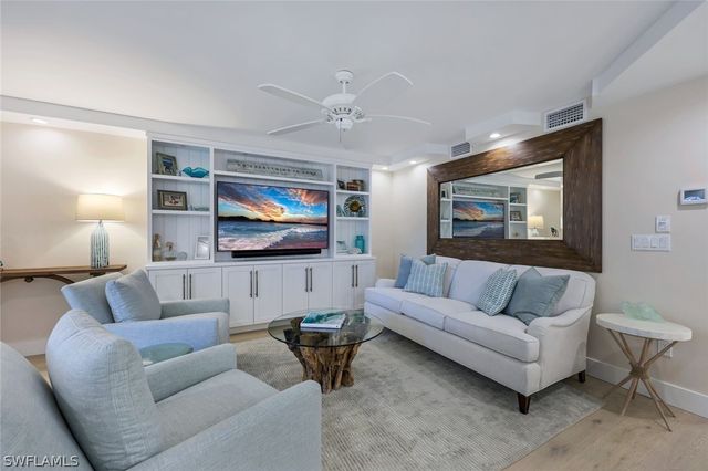 1950 Gulf Shore BLVD N 104, Naples, FL 34102