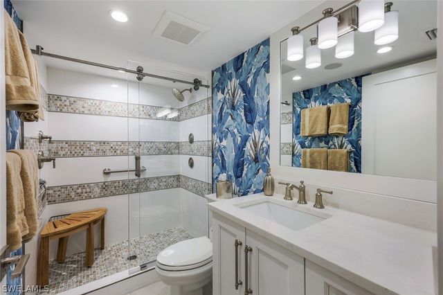 1950 Gulf Shore BLVD N 104, Naples, FL 34102