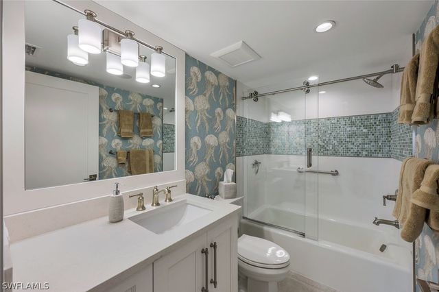 1950 Gulf Shore BLVD N 104, Naples, FL 34102