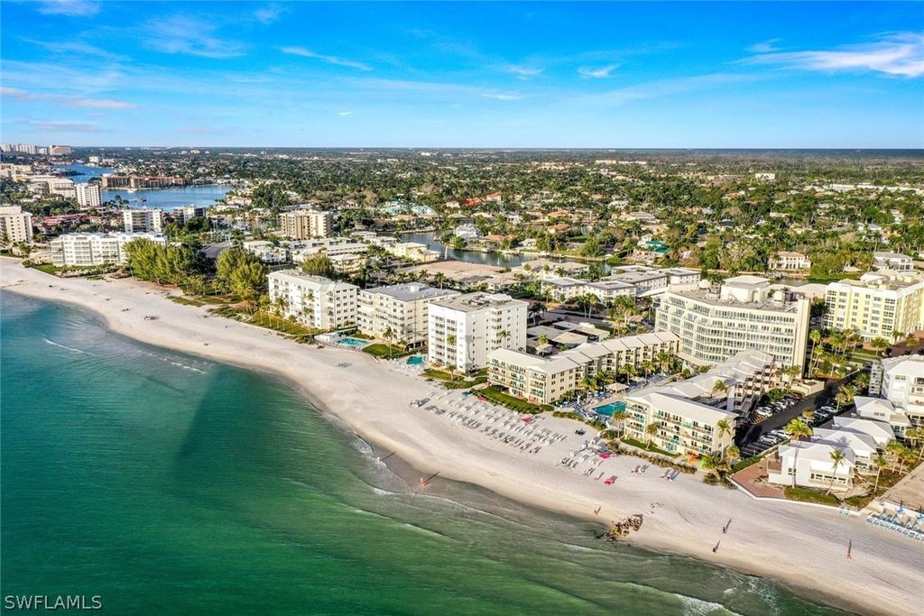 1950 Gulf Shore BLVD N 104, Naples, FL 34102