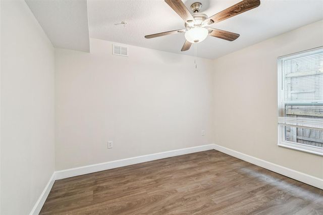 650 E TARPON AVENUE C1, Tarpon Springs, FL 34689