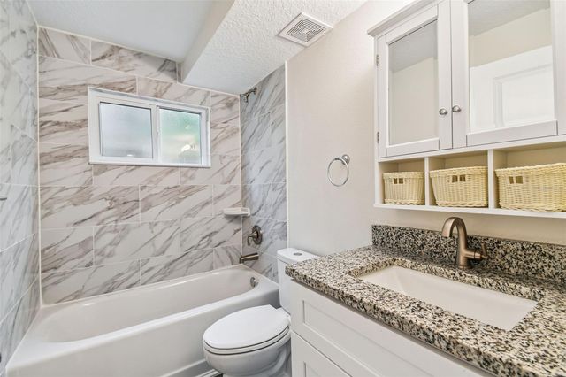 650 E TARPON AVENUE C1, Tarpon Springs, FL 34689