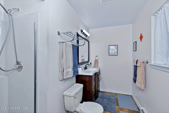 88 Horizon Dr, Sagle, ID 83860