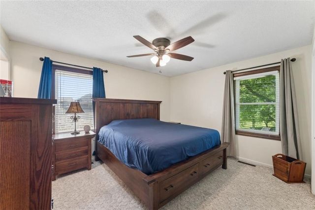 892 Gregory Street, Peculiar, MO 64078