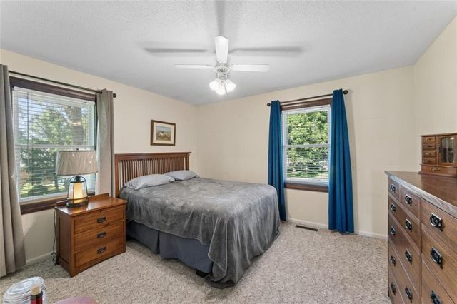 892 Gregory Street, Peculiar, MO 64078