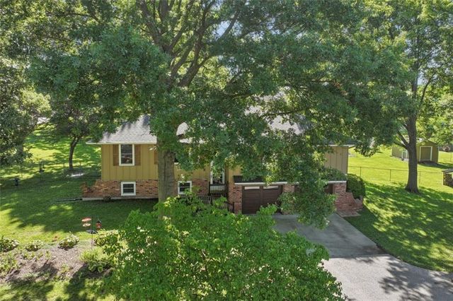 892 Gregory Street, Peculiar, MO 64078