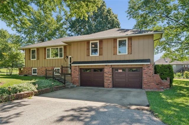 892 Gregory Street, Peculiar, MO 64078