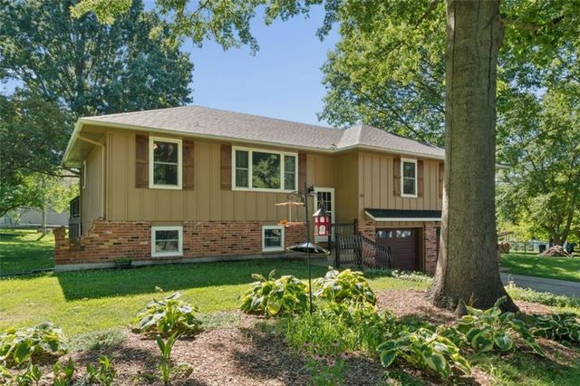 892 Gregory Street, Peculiar, MO 64078