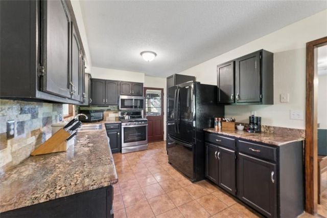 892 Gregory Street, Peculiar, MO 64078