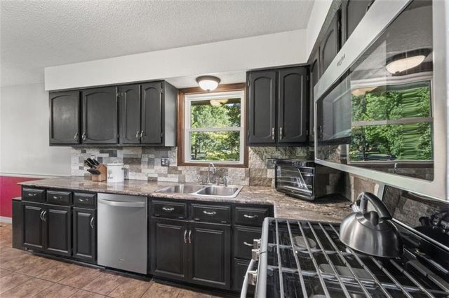 892 Gregory Street, Peculiar, MO 64078