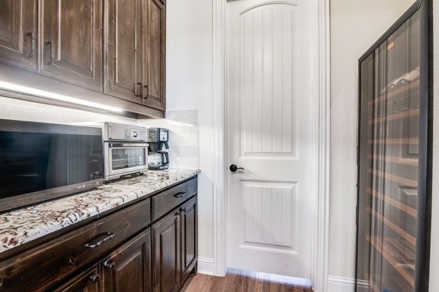 8210 Palmer Lane, Waxahachie, TX 75167