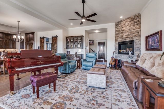 8210 Palmer Lane, Waxahachie, TX 75167