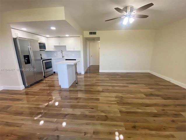 551 SW 135th Ave 406B, Pembroke Pines, FL 33027