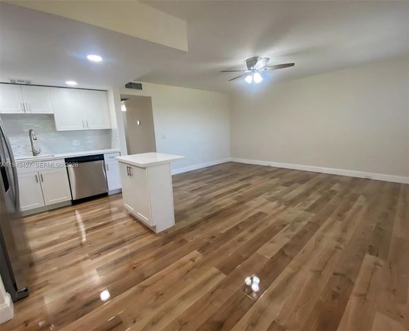 551 SW 135th Ave 406B, Pembroke Pines, FL 33027