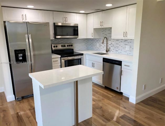 551 SW 135th Ave 406B, Pembroke Pines, FL 33027