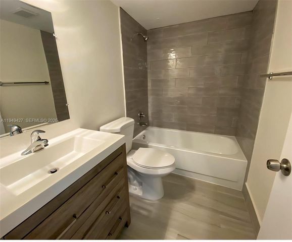 551 SW 135th Ave 406B, Pembroke Pines, FL 33027