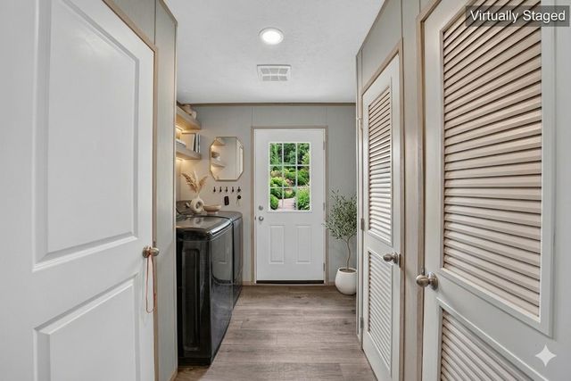 908 Yegua DR, Lexington, TX 78947