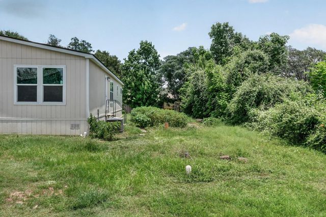 908 Yegua DR, Lexington, TX 78947