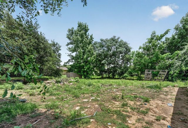 908 Yegua DR, Lexington, TX 78947