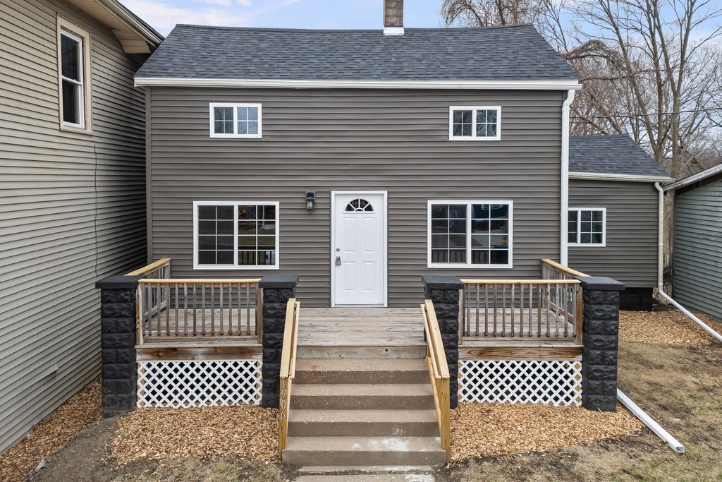 1906 E 13th Street, Davenport, IA 52803