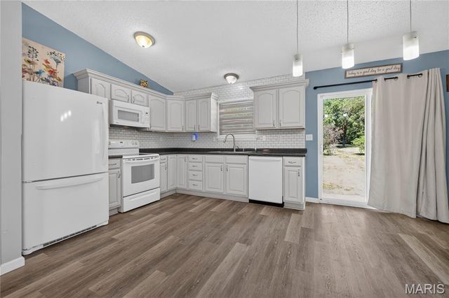 2157 Gregory Drive, Pacific, MO 63069
