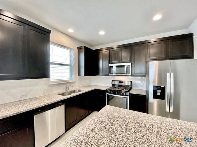 2148 Pecan Island Drive, Leander, TX 78641