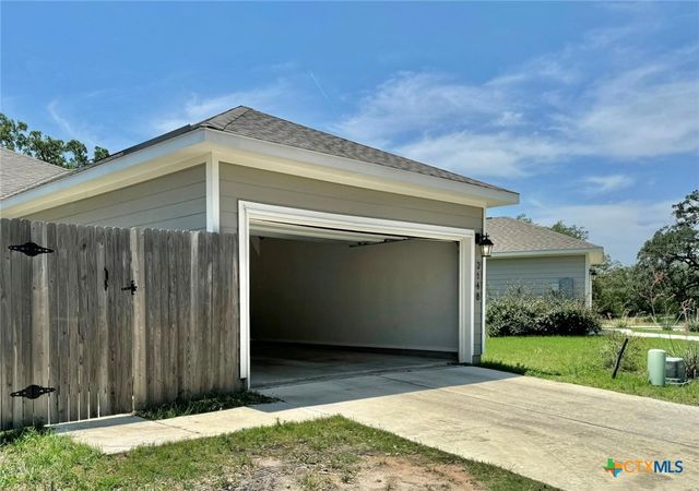 2148 Pecan Island Drive, Leander, TX 78641