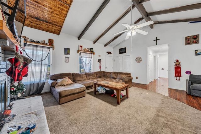 305 Oak Leaf Cir, Winchester, TN 37398