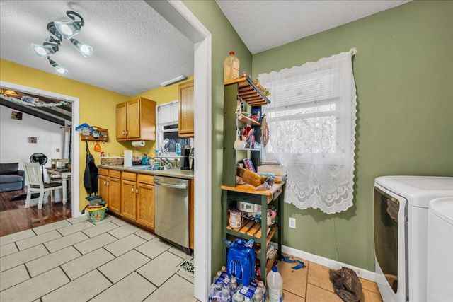 305 Oak Leaf Cir, Winchester, TN 37398