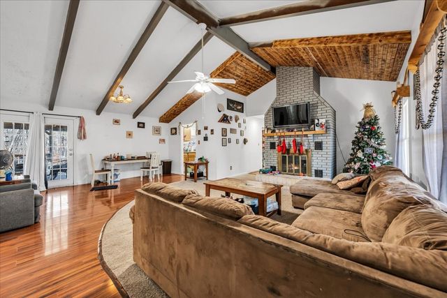 305 Oak Leaf Cir, Winchester, TN 37398