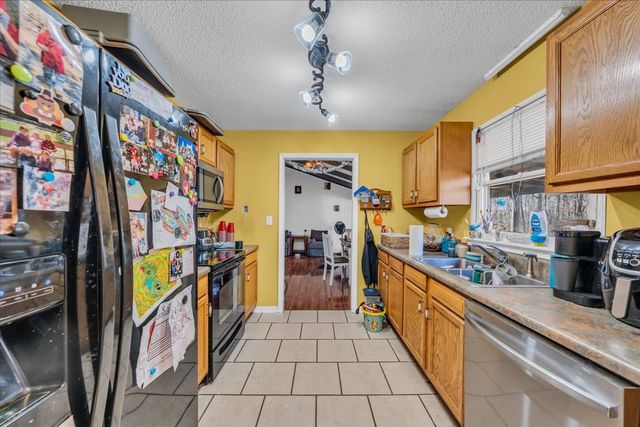 305 Oak Leaf Cir, Winchester, TN 37398