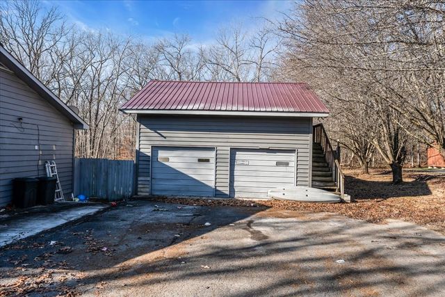 305 Oak Leaf Cir, Winchester, TN 37398