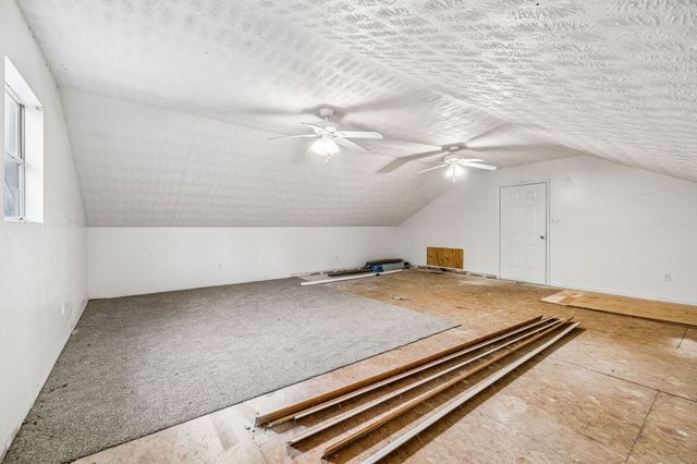 305 Oak Leaf Cir, Winchester, TN 37398