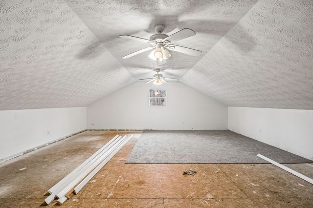 305 Oak Leaf Cir, Winchester, TN 37398