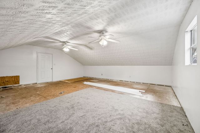 305 Oak Leaf Cir, Winchester, TN 37398