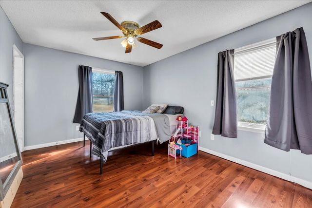 305 Oak Leaf Cir, Winchester, TN 37398