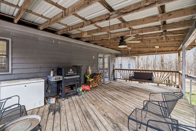 305 Oak Leaf Cir, Winchester, TN 37398