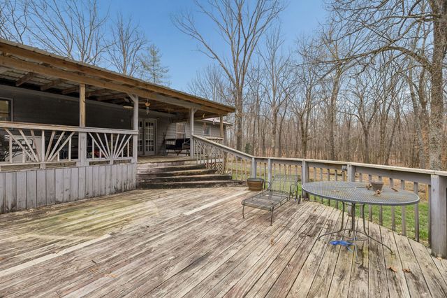 305 Oak Leaf Cir, Winchester, TN 37398