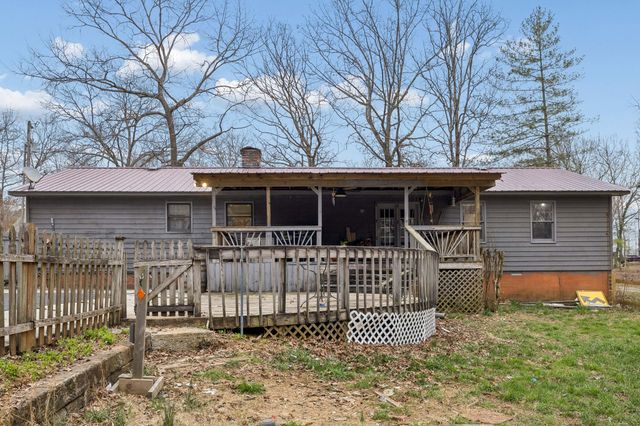 305 Oak Leaf Cir, Winchester, TN 37398