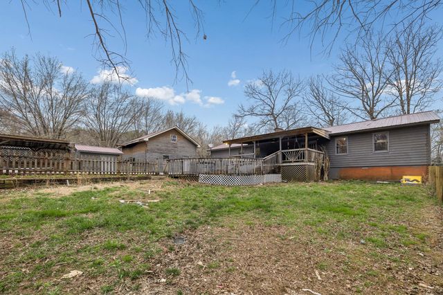 305 Oak Leaf Cir, Winchester, TN 37398