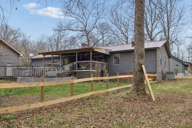 305 Oak Leaf Cir, Winchester, TN 37398